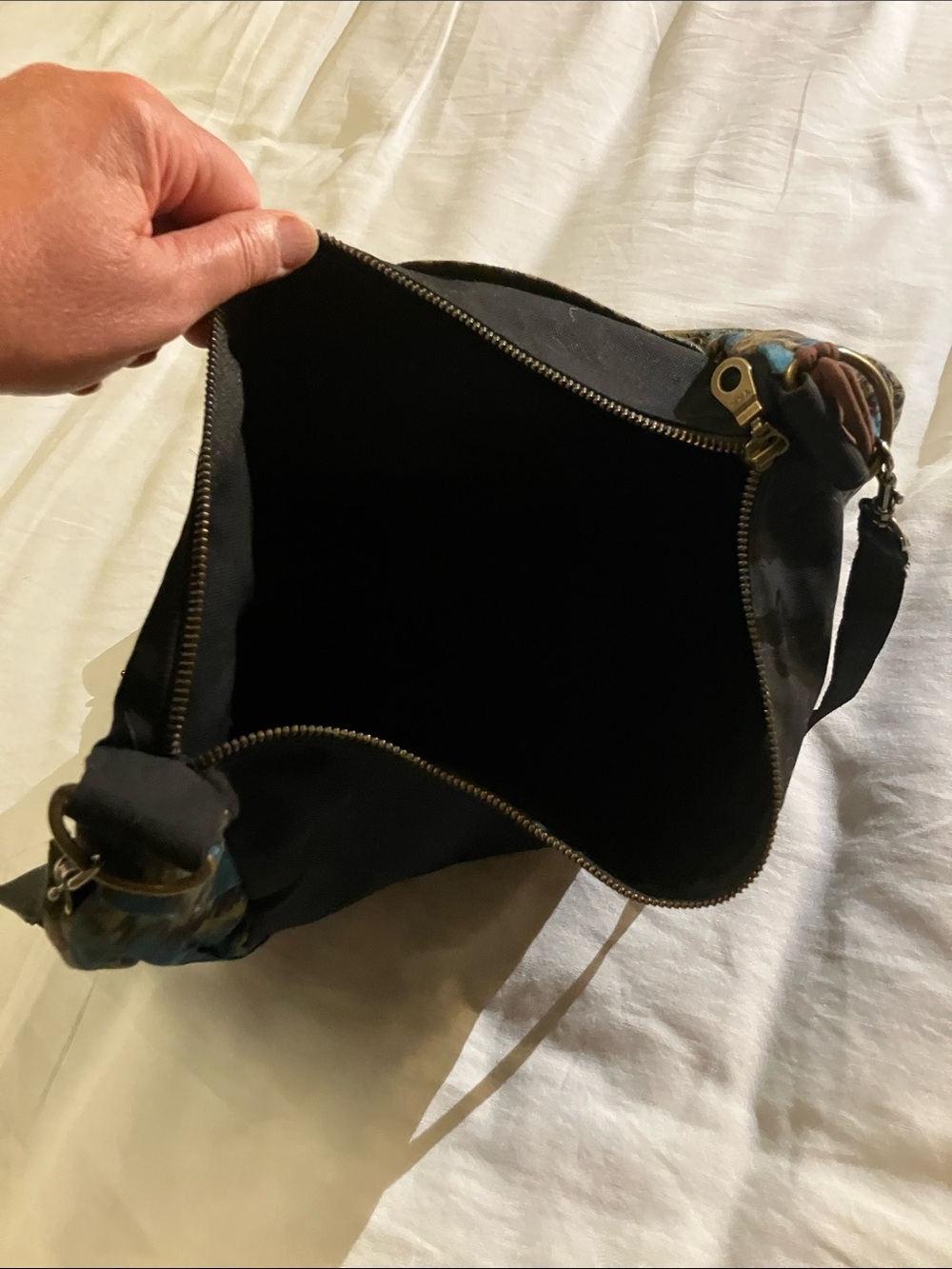 Vanya cross body hobo bag with 26” adjustable drop  Guatemalan fabric - Picture 6 of 11